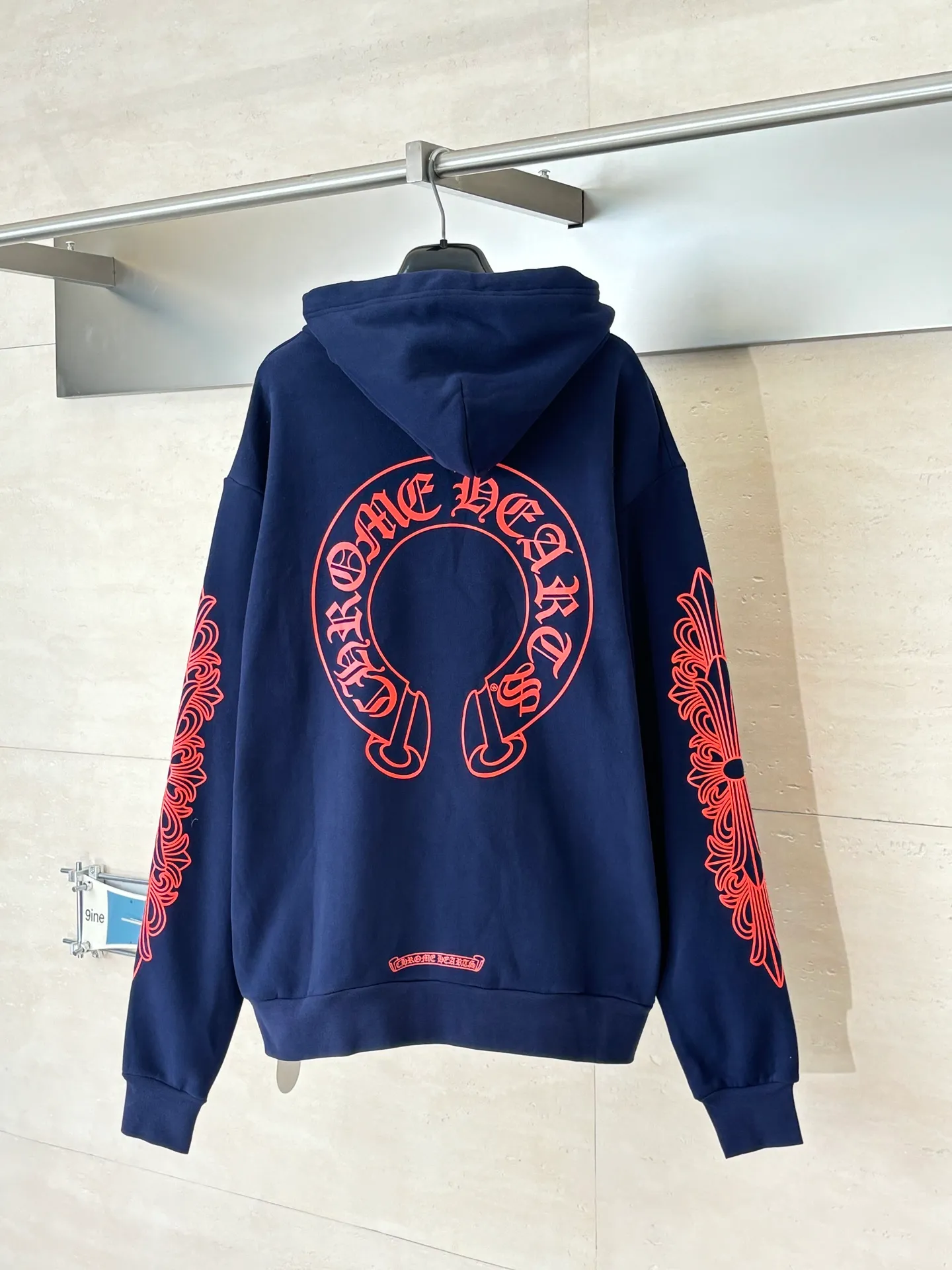 P440 Chrome Heart*/Chrome Heart Horseshoe printed hooded sweatshirt, Australian velvet satin technical cotton, using glue printing. The printing has been modified by the film screen three times. The fabrics have been washed and have a better hand feel. Not easy to deform, not easy to shrink, not easy to fade. Size: S/M/L/XL